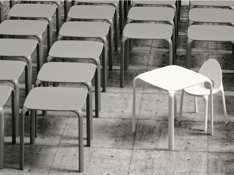 drop-table-tavoli-impilabili-in-polipropilene-diversi-colori